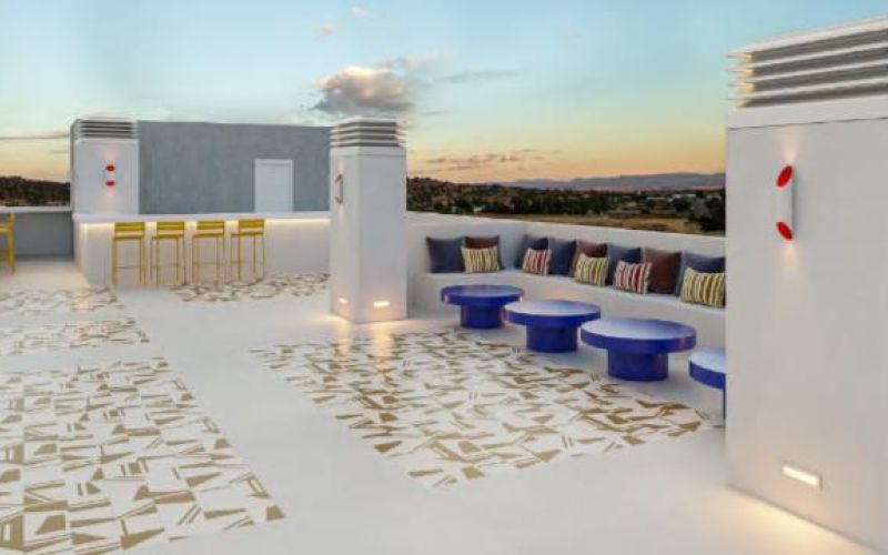 APARTAMENTO DE 1 HABITACIÓN CON TERRAZA. PLAZA DE PARKING CON TRASTERO. PISCINA COMUNITARIA