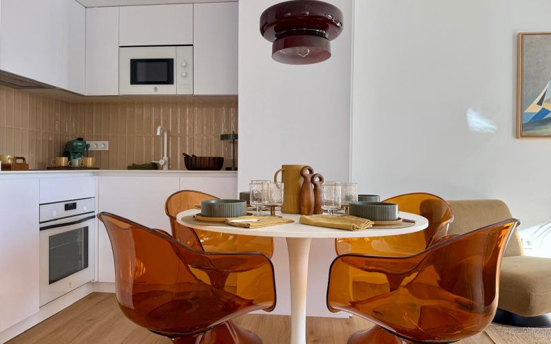 PLANTA BAJA DE 2 HABITACIONES CON 81M2 DE JARDÍN Y TERRAZA CON PARKIG Y TRASTERO