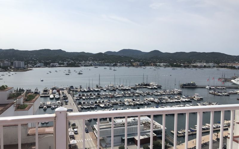 APARTAMENTO EN 10 PLANTA CON ESPECTACULARES VISTAS AL MAR Y PISCINA COMUNITARIA