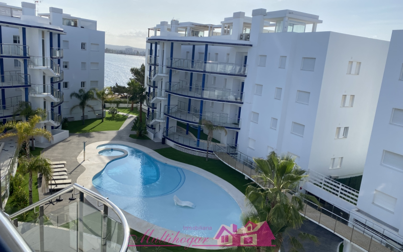 ESPECTACULAR PLANTA BAJA CON VISTAS AL MAR DE 3 HABITACIONES Y GRAN JARDÍN EN PRIMERÍSIMA LÍNEA