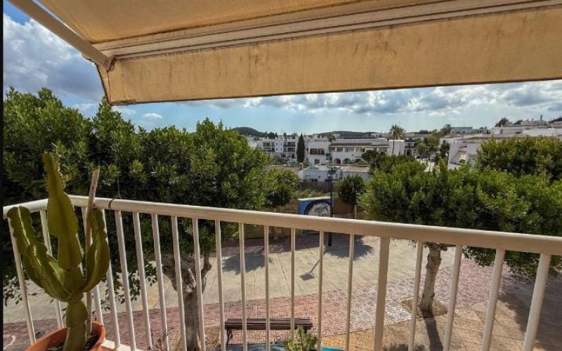 PAREADO DE 3 HABITACIONES CON SOLARIUM EN EL CENTRO DE SAN JOSÉ PUEBLO