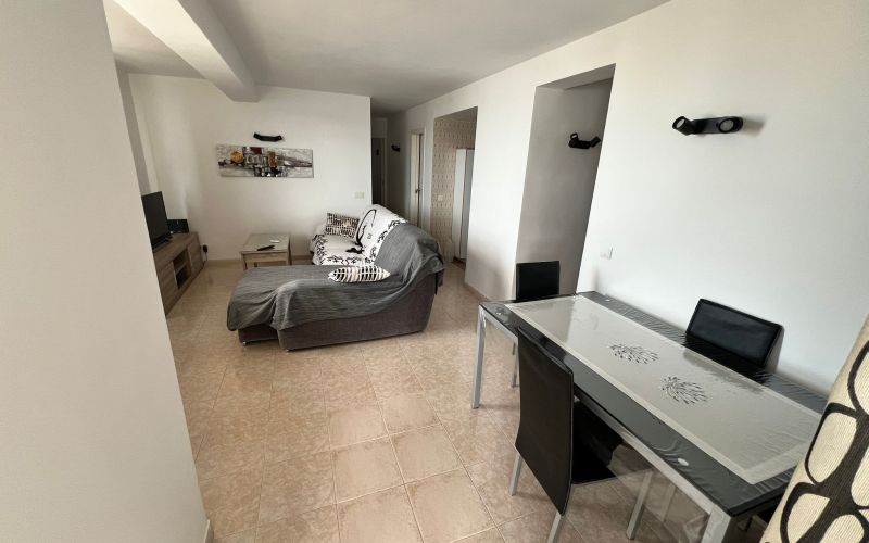 APARTAMENTO EN 10 PLANTA CON ESPECTACULARES VISTAS AL MAR Y PISCINA COMUNITARIA