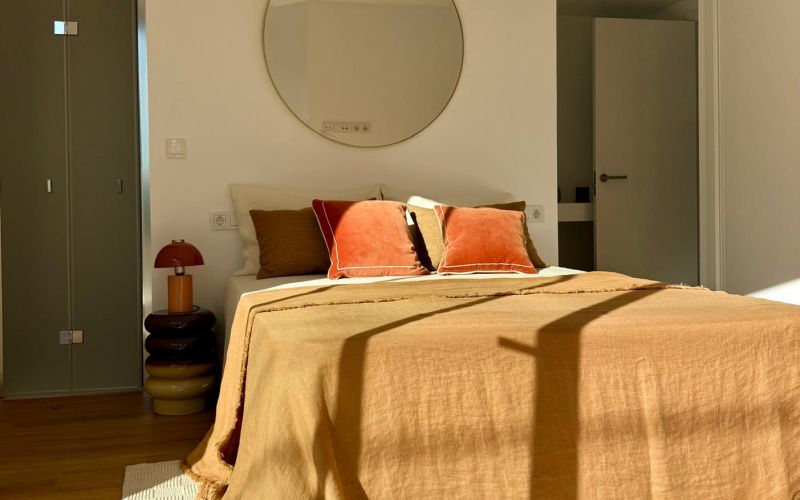 PLANTA BAJA DE 2 HABITACIONES CON 81M2 DE JARDÍN Y TERRAZA CON PARKIG Y TRASTERO