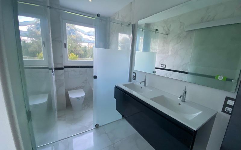 A ESTRENAR!!! ESPECTACULAR PLANTA BAJA DE 3 HABITACIONES CON 296M2 DE JARDÍN