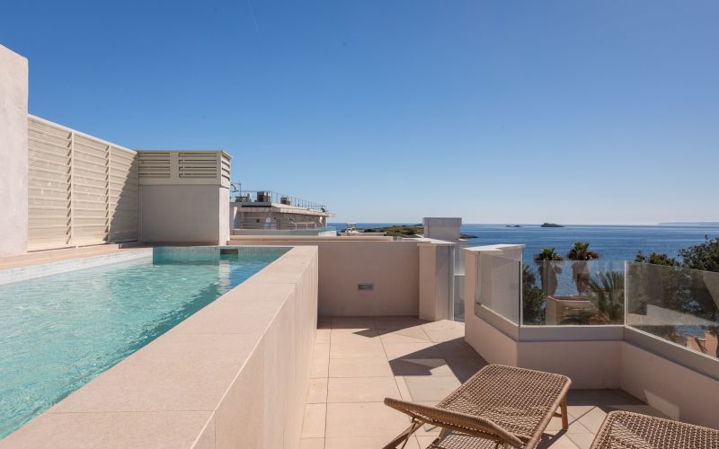 EXCLUSIVO ÁTICO CON PISCINA PRIVADA CON VISTAS AL MAR EN PLAYA D´EN BOSSA