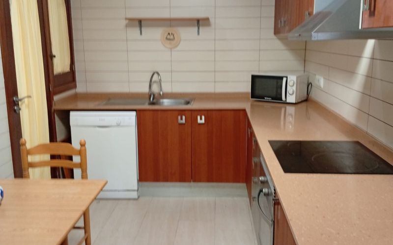 PAREADO DE 3 HABITACIONES CON SOLARIUM EN EL CENTRO DE SAN JOSÉ PUEBLO