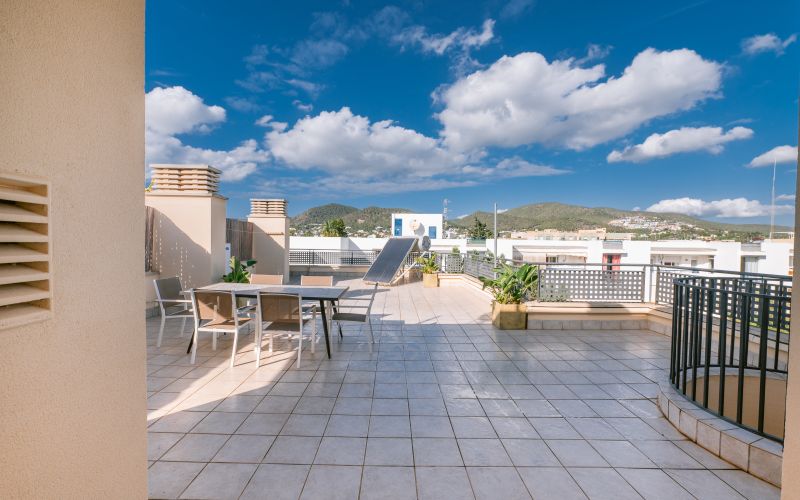 ESPECTACULAR ÁTICO CON VISTAS A DALT VILA