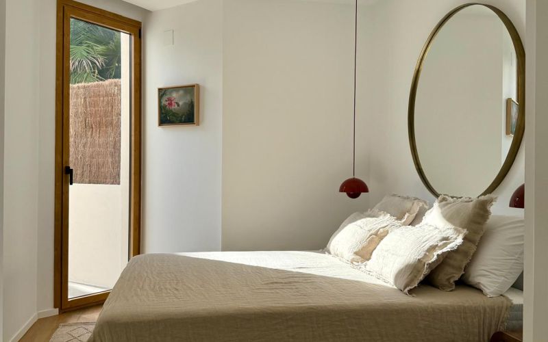 PLANTA BAJA DE 2 HABITACIONES CON 81M2 DE JARDÍN Y TERRAZA CON PARKIG Y TRASTERO