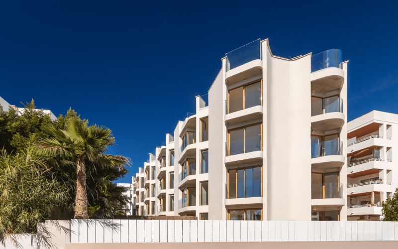 EXCLUSIVO ÁTICO CON PISCINA PRIVADA CON VISTAS AL MAR EN PLAYA D´EN BOSSA