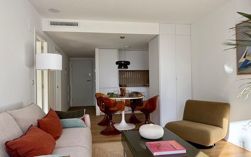 PLANTA BAJA DE 2 HABITACIONES CON 81M2 DE JARDÍN Y TERRAZA CON PARKIG Y TRASTERO