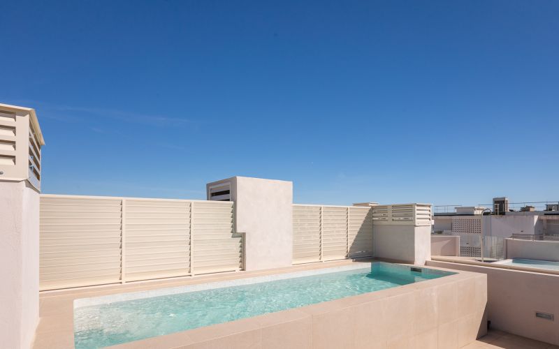 EXCLUSIVO ÁTICO CON PISCINA PRIVADA CON VISTAS AL MAR EN PLAYA D´EN BOSSA